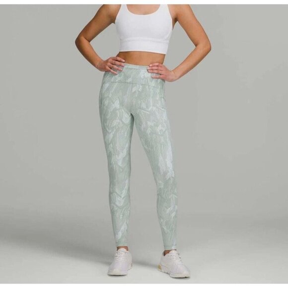 Lululemon Swift Speed High Rise Tight Reverberate Chevron Silver Blue Size 8 - Picture 1 of 5